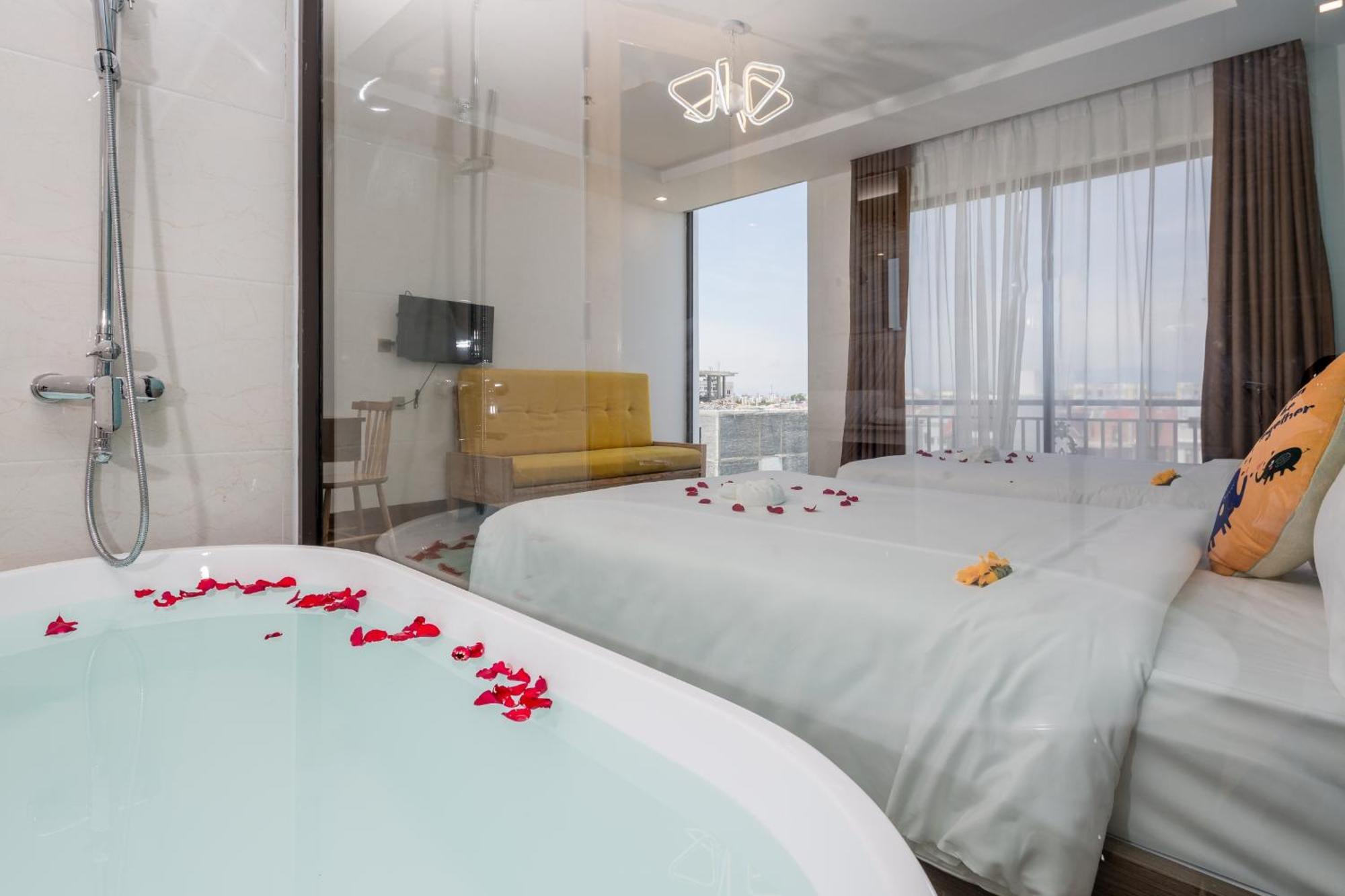 Dn Beach Hotel Da Nang Bagian luar foto
