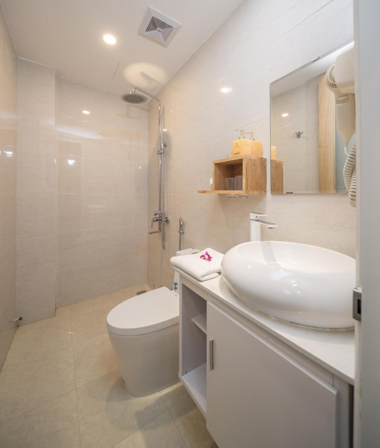 Dn Beach Hotel Da Nang Bagian luar foto